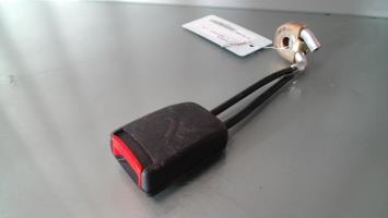 Attache ceinture arriere droit