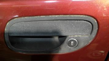 Poignee porte avant gauche