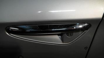 Poignee porte avant gauche