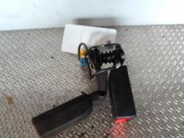 Attache ceinture arriere droit