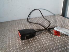 Attache ceinture avant droit