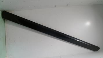 Baguette de porte avant droite