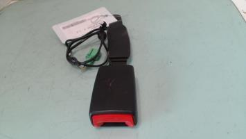 Attache ceinture avant gauche