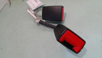Attache ceinture arriere gauche