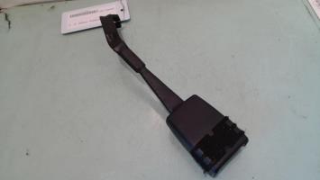 Attache ceinture avant droit