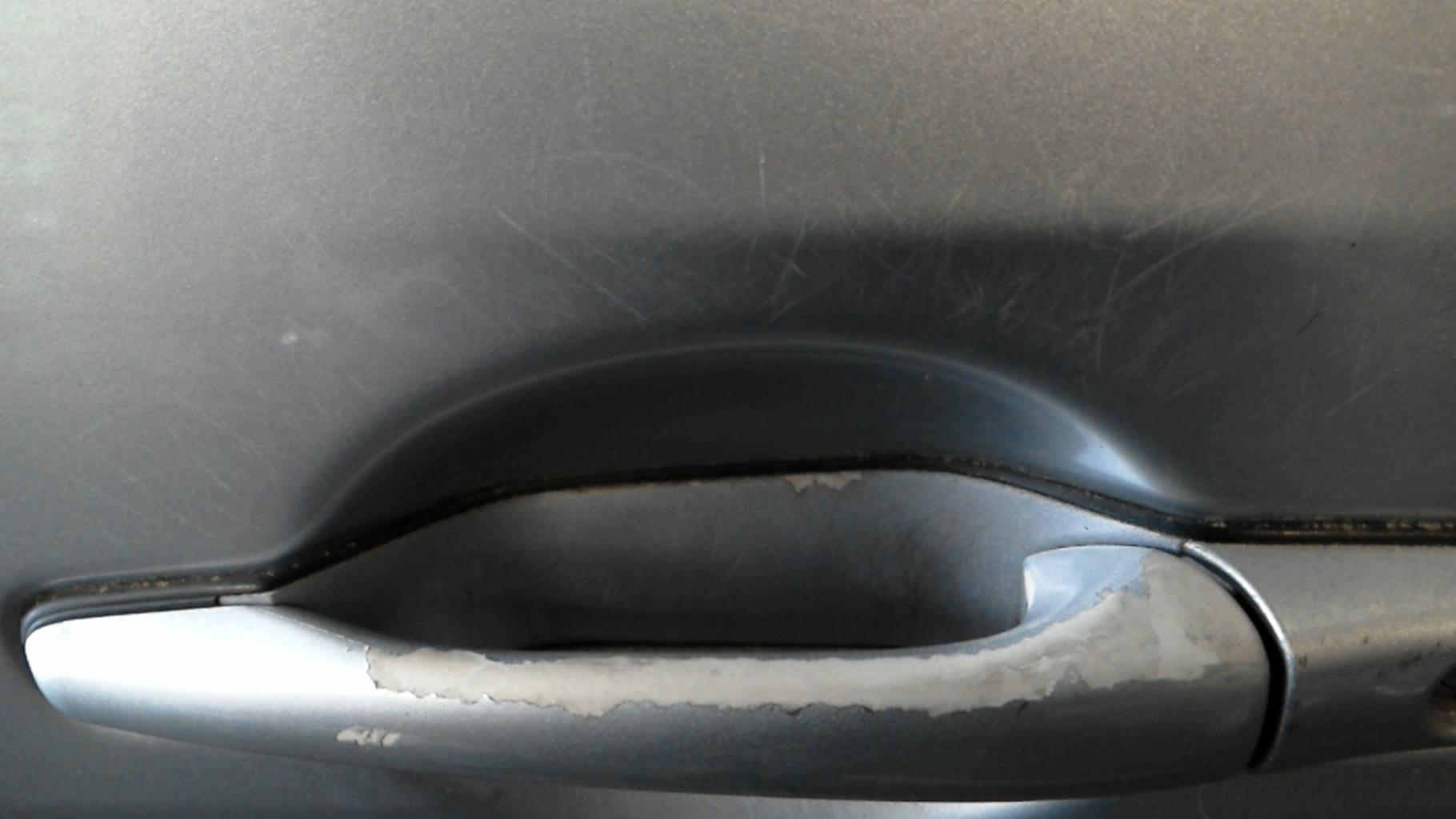 Poignee porte avant gauche