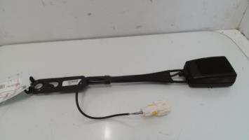 Attache ceinture avant droit