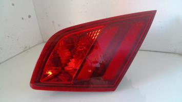 Luz trasera secundaria derecha (luces)