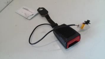 Attache ceinture avant gauche
