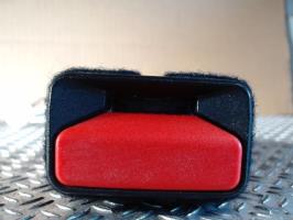 Attache ceinture avant droit