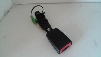 Attache ceinture avant droit
