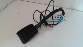 Attache ceinture avant droit