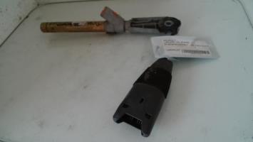 Attache ceinture avant gauche