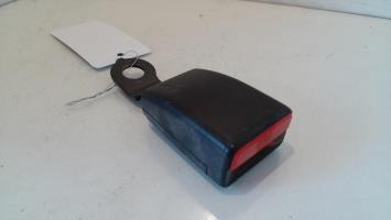 Attache ceinture avant droit