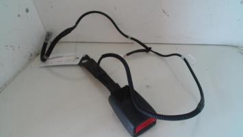 Attache ceinture avant droit