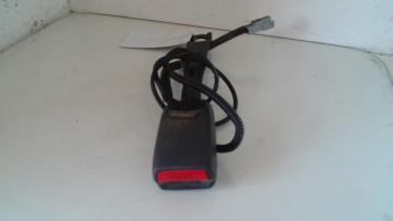 Attache ceinture avant gauche