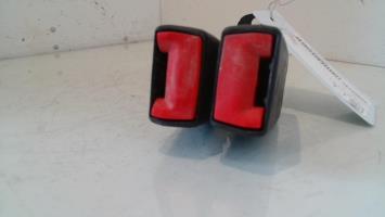 Attache ceinture arriere droit