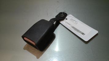 Attache ceinture avant droit