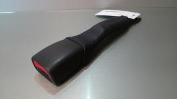 Attache ceinture avant droit