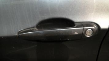 Poignee porte avant gauche