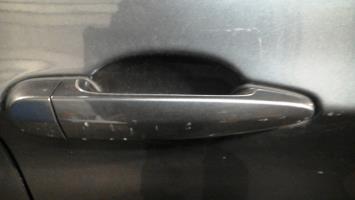 Poignee porte avant droit