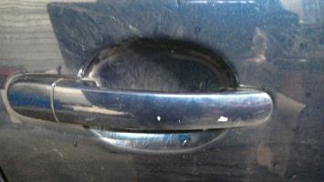 Tirador de puerta delantera derecha