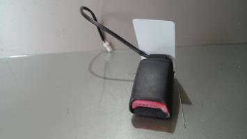 Attache ceinture arriere droit