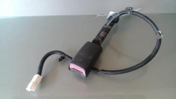 Attache ceinture avant gauche
