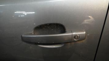 Poignee porte avant gauche