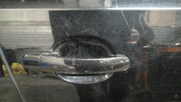 Poignee porte avant droit