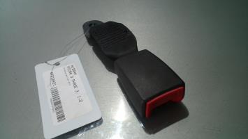 Attache ceinture arriere droit