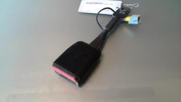 Attache ceinture avant droit
