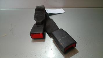 Attache ceinture arriere droit