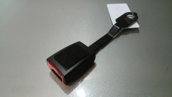 Attache ceinture avant droit