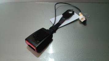Attache ceinture avant gauche