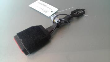 Attache ceinture avant droit
