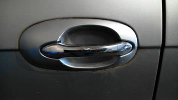 Poignee porte arriere droit