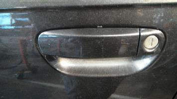 Poignee porte avant gauche