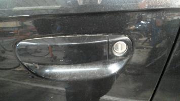 Poignee porte avant gauche