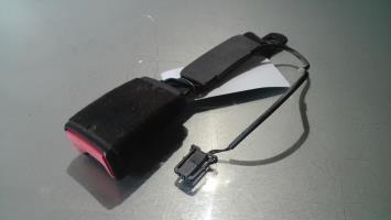 Attache ceinture avant droit