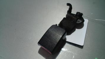 Attache ceinture arriere droit