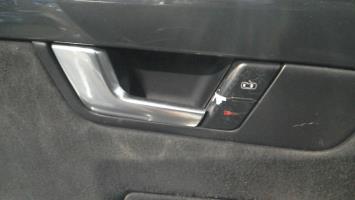 Poignee interieur avant gauche