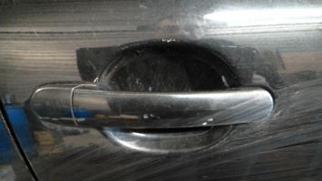 Poignee porte avant droit