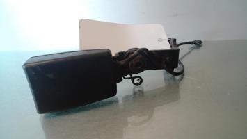 Attache ceinture arriere droit