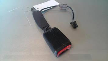 Attache ceinture avant droit