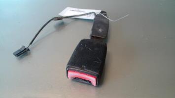 Attache ceinture avant gauche