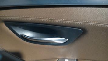 Poignee interieur avant droit