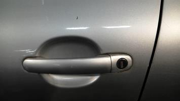 Poignee porte avant gauche