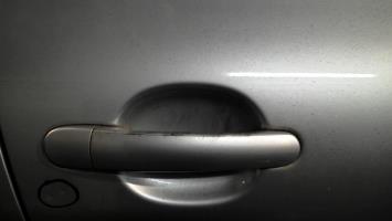Poignee porte avant droit