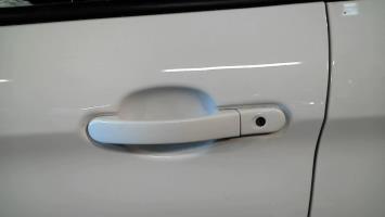 Poignee porte avant gauche